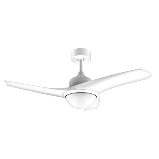 Ventilador de techo blanco con tres aspas y luz. Fondo negro.