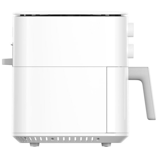 Freidora de aire blanca con asa lateral, controles blancos y base blanca con ranuras de ventilación.