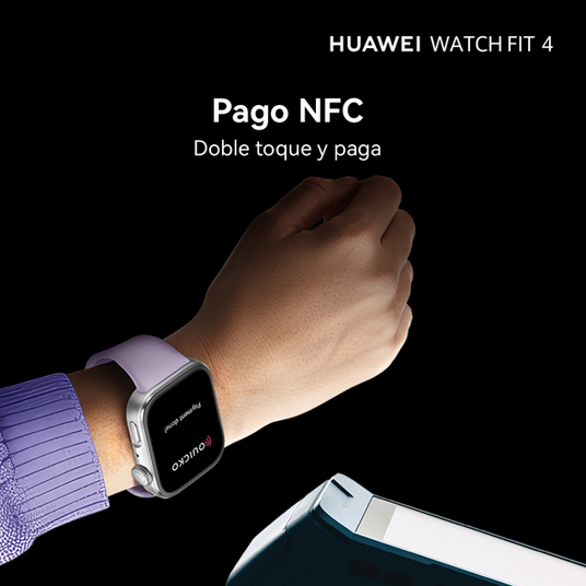 Una persona con un smartwatch realiza un pago NFC tocando un terminal.