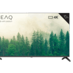 TV PEAQ de 43" con escena de la naturaleza. Marco negro, texto 'PEAQ Made with passion' y logotipo 4K.