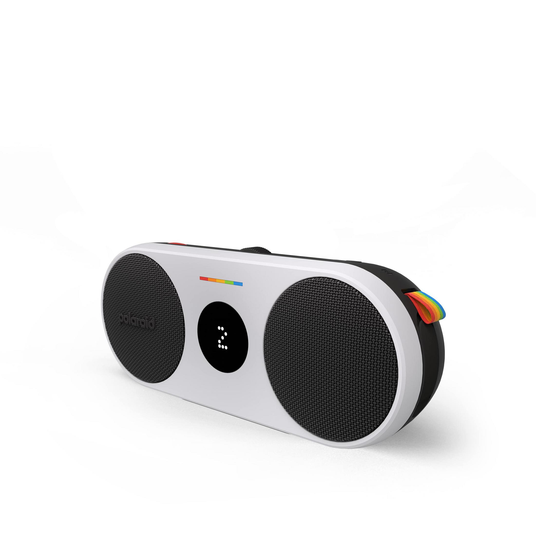 Altavoz blanco y negro con una franja de color arcoíris. Fondo blanco.